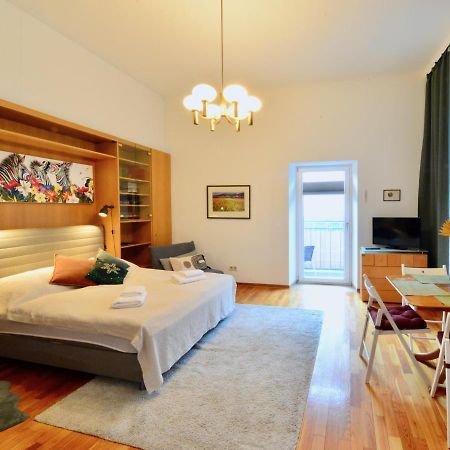 Charming With Balcony In Hip & Trendy Margareten Viena Exterior foto
