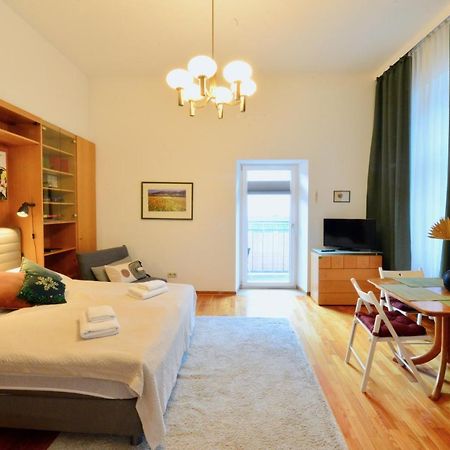 Charming With Balcony In Hip & Trendy Margareten Viena Exterior foto